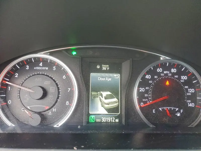 2015 TOYOTA CAMRY LE  