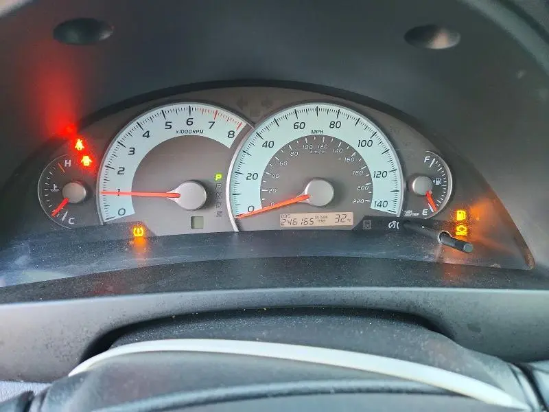 2011 TOYOTA CAMRY SE  