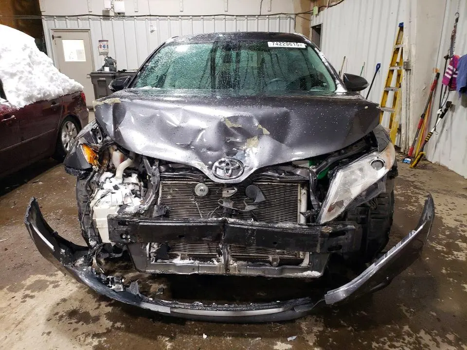 2013 TOYOTA VENZA LE  