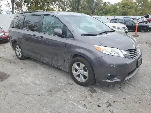 2017 TOYOTA SIENNA LE