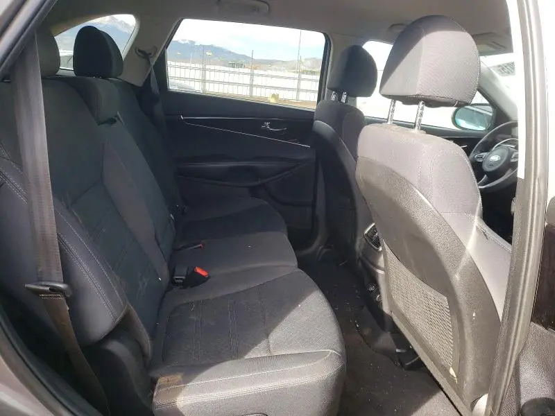 2018 KIA SORENTO LX  