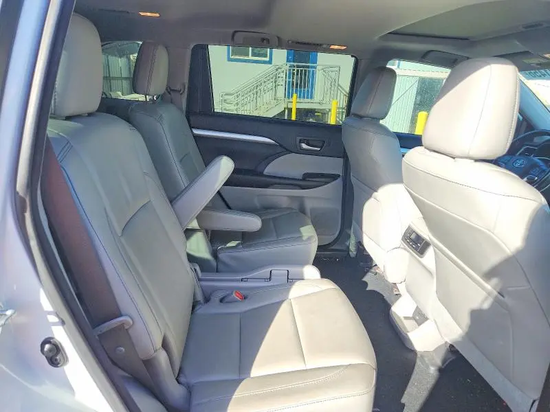 2017 TOYOTA HIGHLANDER XLE  