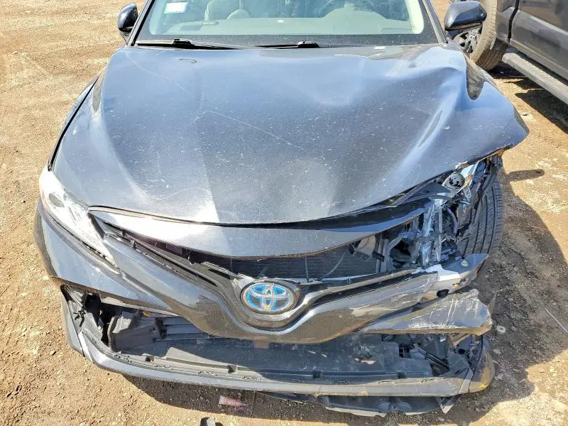 2020 TOYOTA CAMRY XLE  