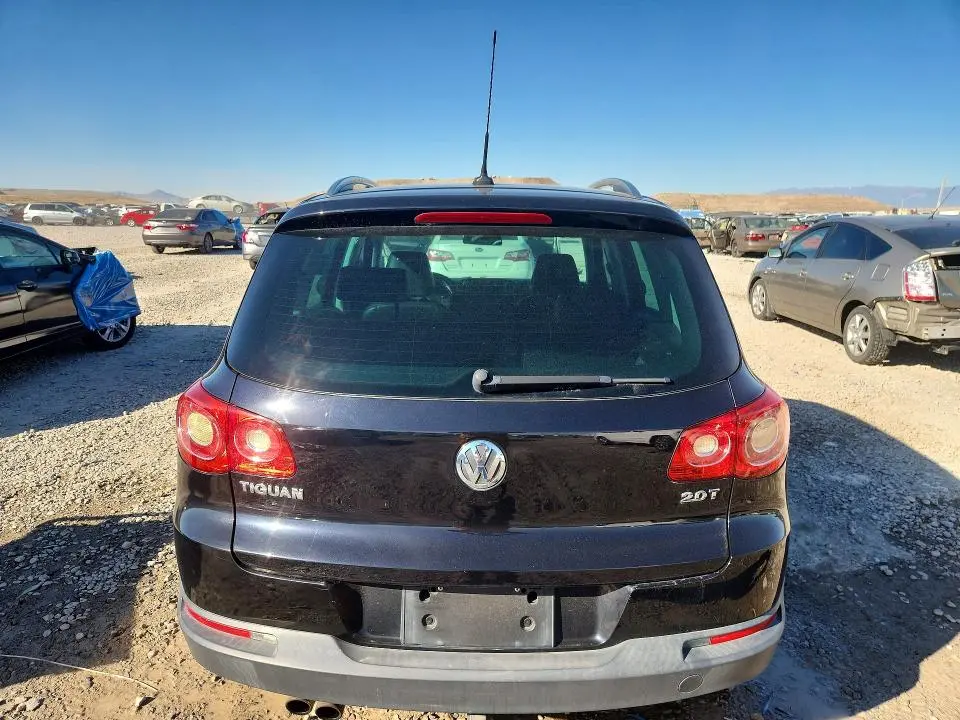 2011 VOLKSWAGEN TIGUAN S  