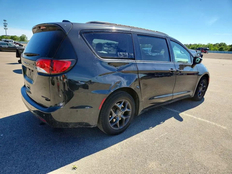 2019 CHRYSLER PACIFICA LIMITED  