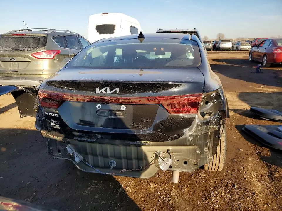 2024 KIA FORTE LXS  