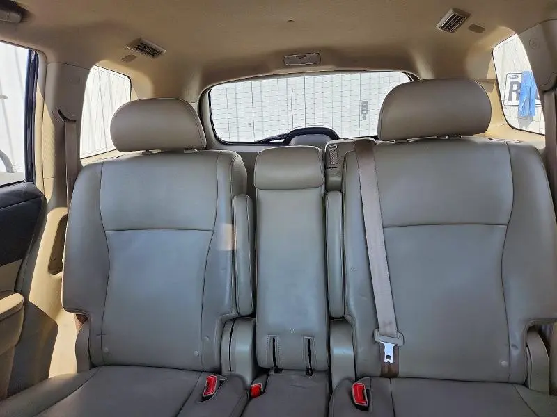 2012 TOYOTA HIGHLANDER SE  