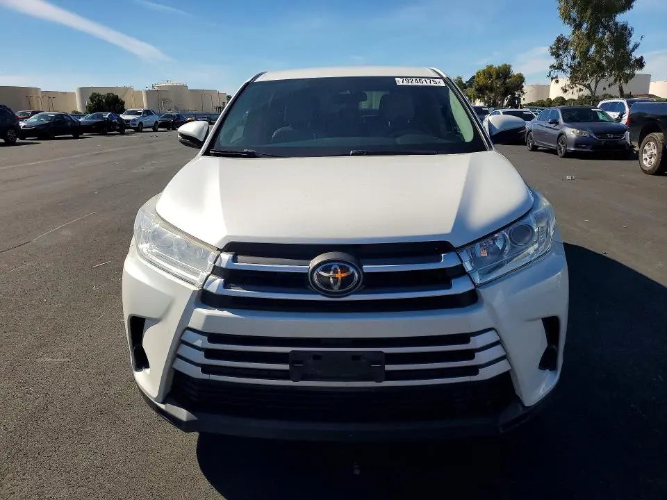 2019 TOYOTA HIGHLANDER LE  