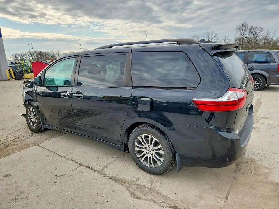 2018 TOYOTA SIENNA XLE PREMIUM 8-PASSENGER  