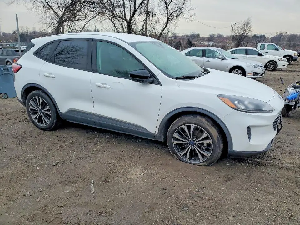 2022 FORD ESCAPE SE  