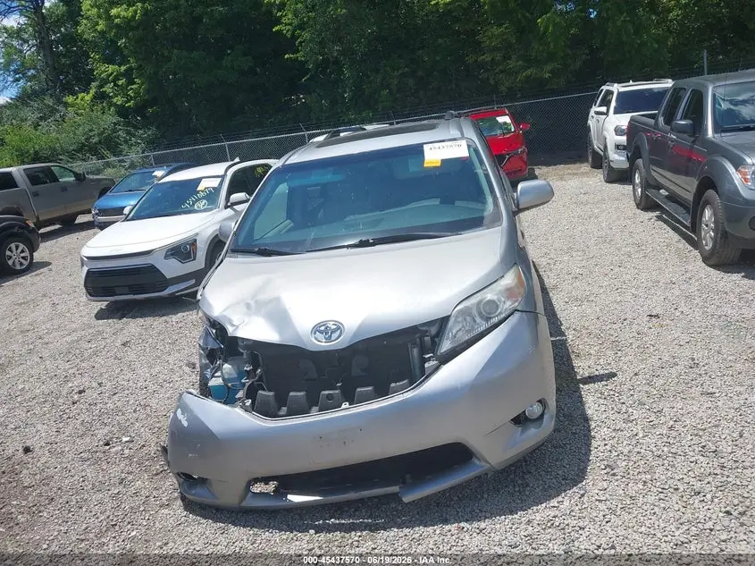 2015 TOYOTA SIENNA XLE 8 PASSENGER
