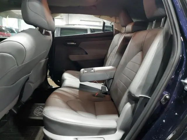 2020 TOYOTA HIGHLANDER XLE  
