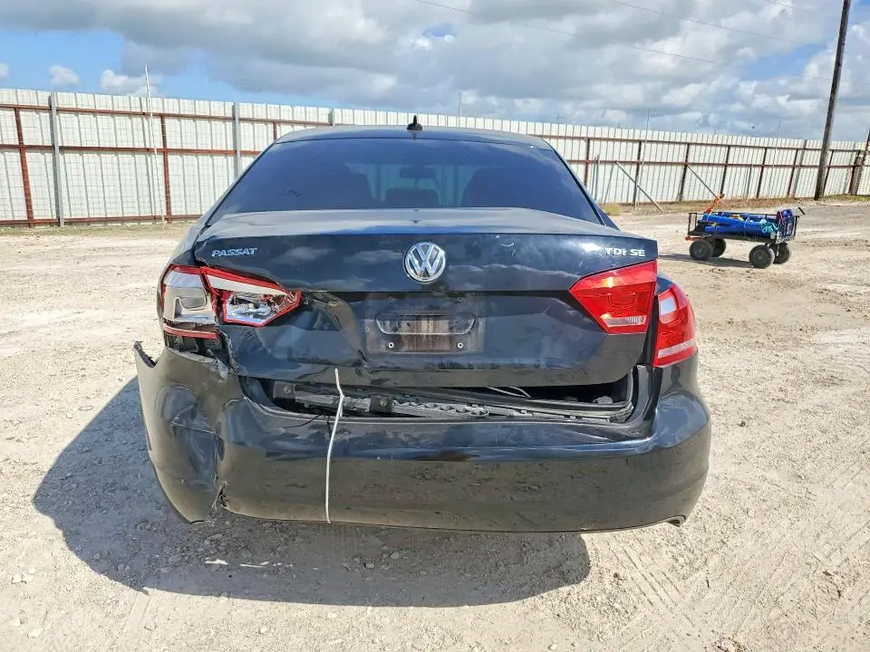 2015 VOLKSWAGEN PASSAT SE  