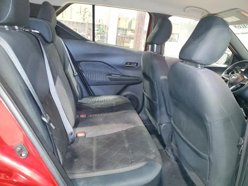 2019 NISSAN KICKS S  
