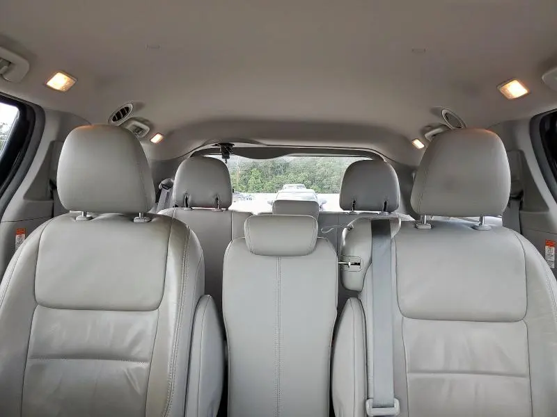 2015 TOYOTA SIENNA XLE  