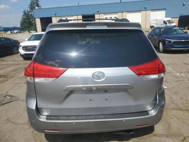 2013 TOYOTA SIENNA XLE  