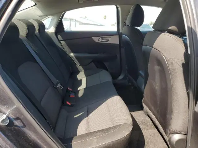 2023 KIA FORTE LX  