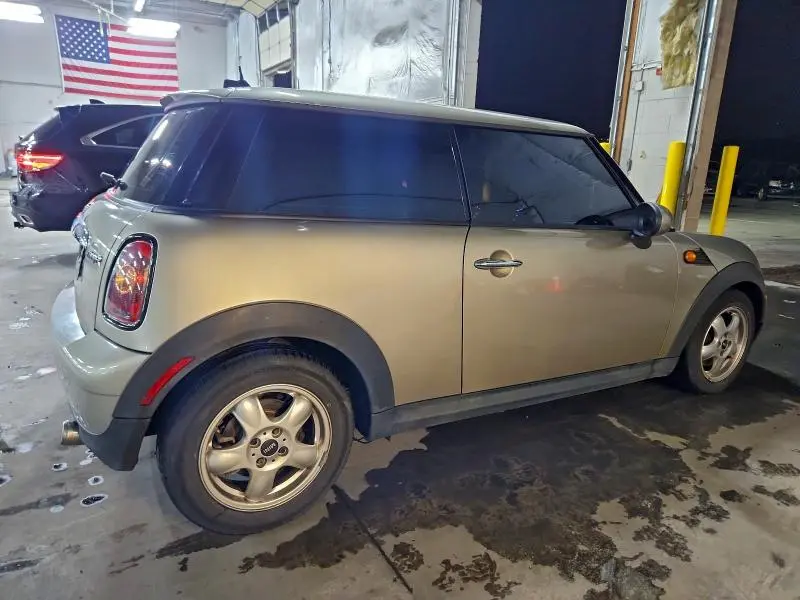 2010 MINI COOPER   