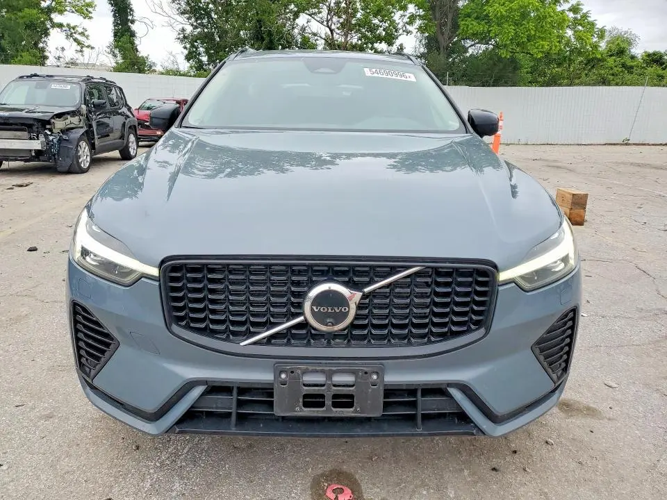 2024 VOLVO XC60 PLUS  