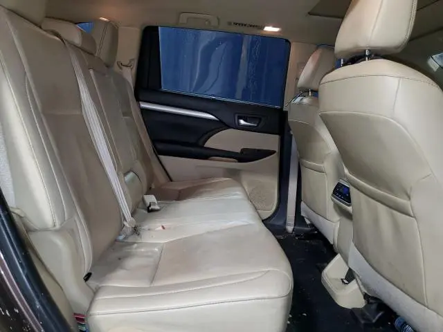 2019 TOYOTA HIGHLANDER SE