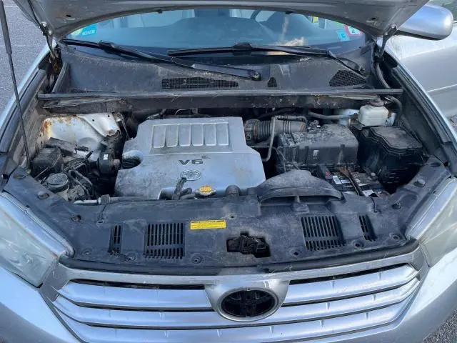 2011 TOYOTA HIGHLANDER BASE  