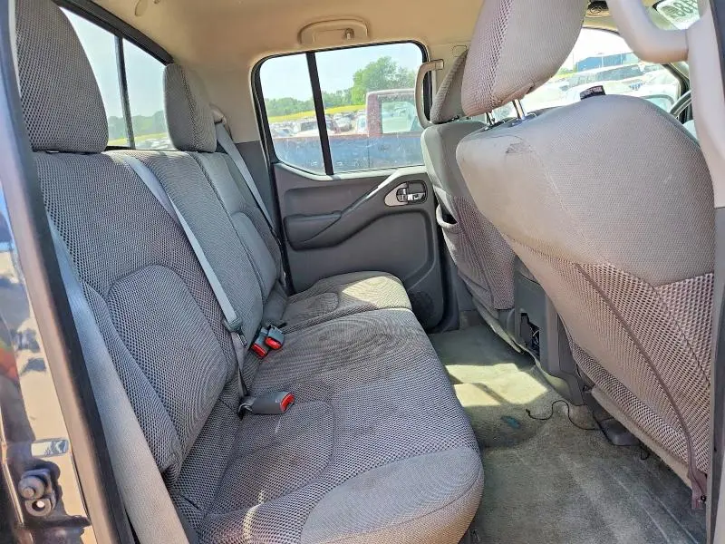 2016 NISSAN FRONTIER SV  