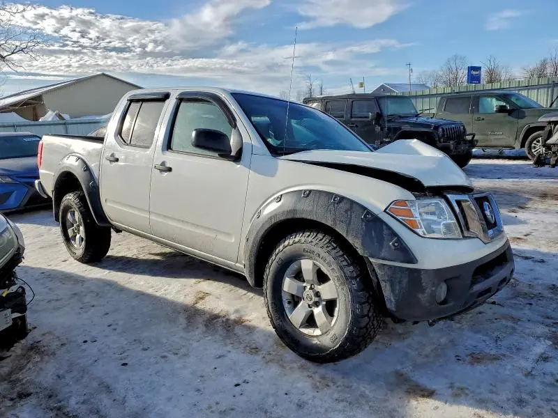 2013 NISSAN FRONTIER S  