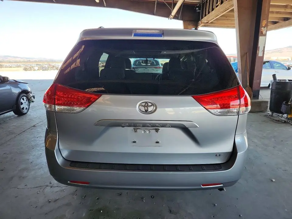 2014 TOYOTA SIENNA LE  
