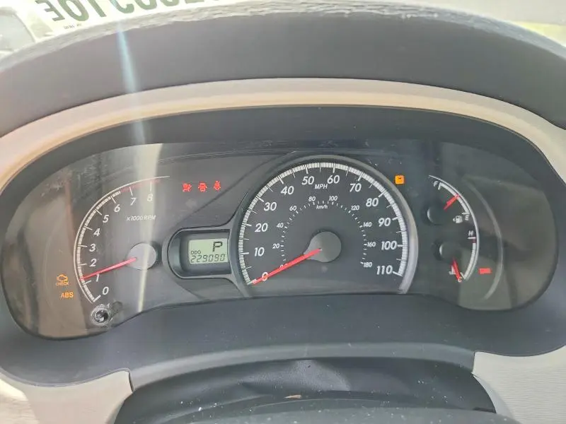 2011 TOYOTA SIENNA LE  