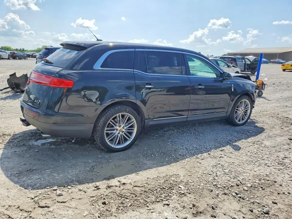 2014 LINCOLN MKT   