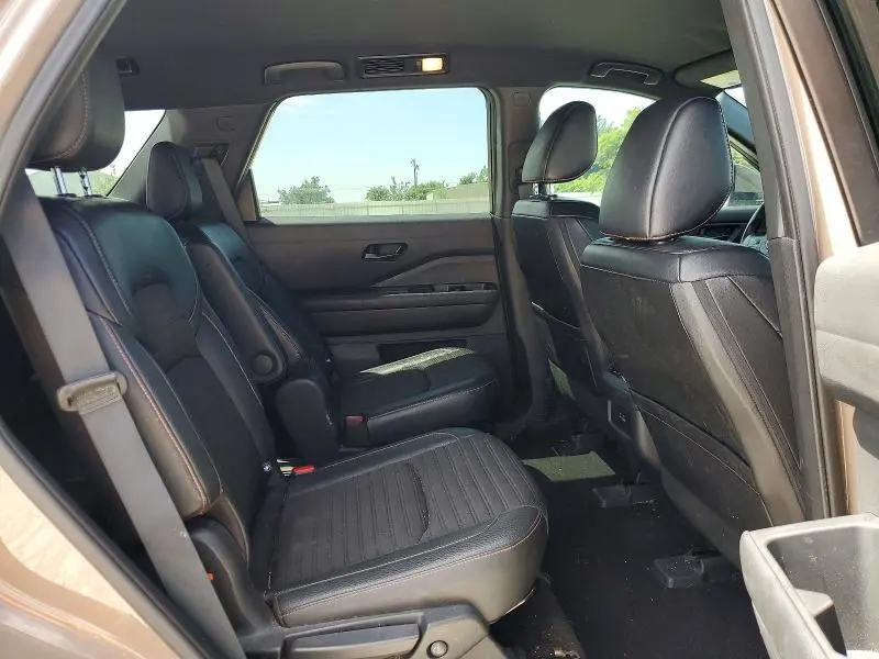 2023 NISSAN PATHFINDER SV  