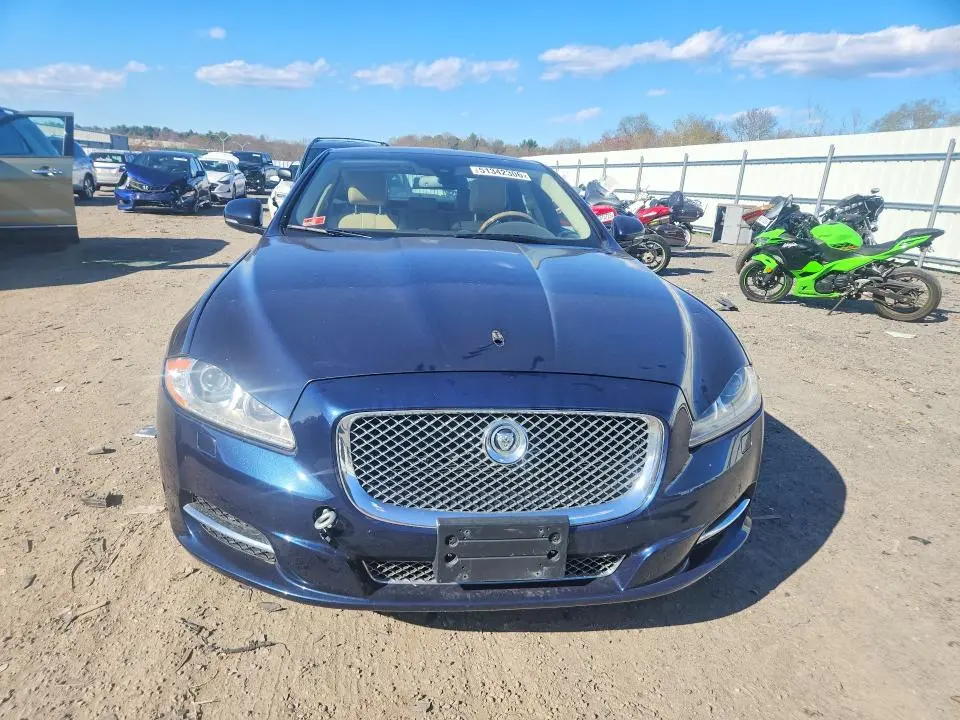 2013 JAGUAR XJ   