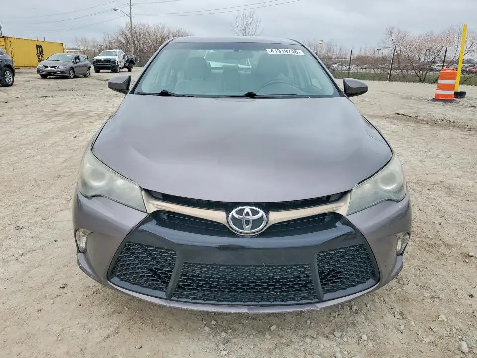 2016 TOYOTA CAMRY SE  