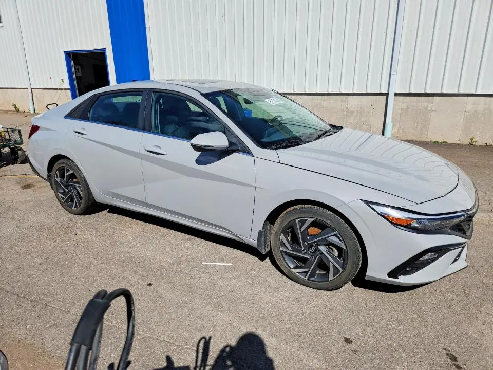 2024 HYUNDAI ELANTRA LUXURY  
