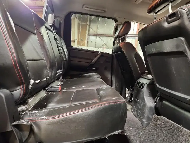 2010 NISSAN TITAN SE  