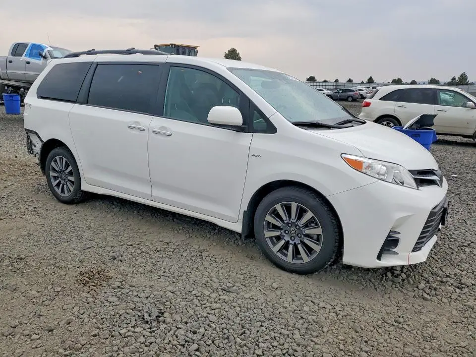 2020 TOYOTA SIENNA LE  