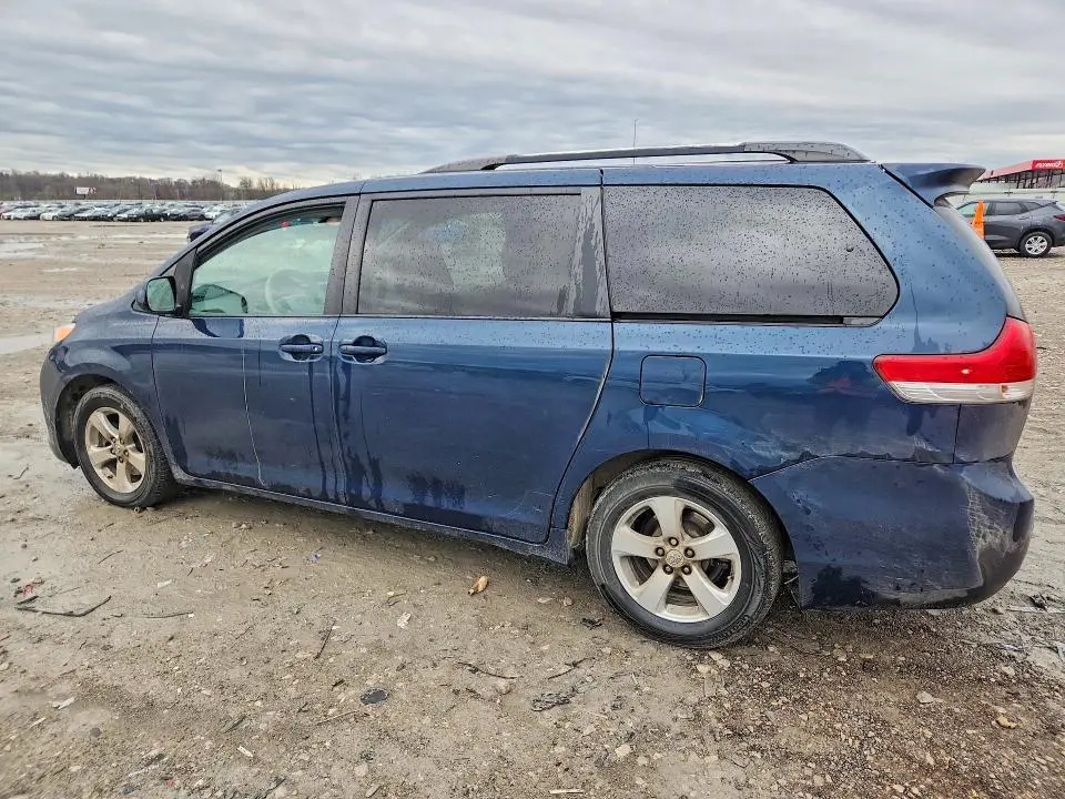 2011 TOYOTA SIENNA LE 8-PASSENGER  