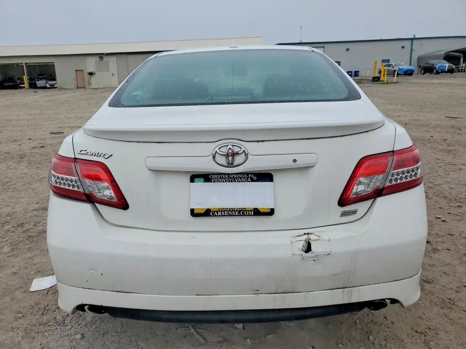 2011 TOYOTA CAMRY SE  