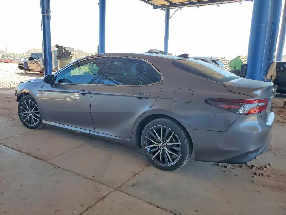 2021 TOYOTA CAMRY XLE  