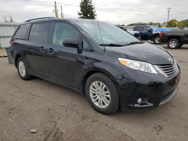 2014 TOYOTA SIENNA XLE  
