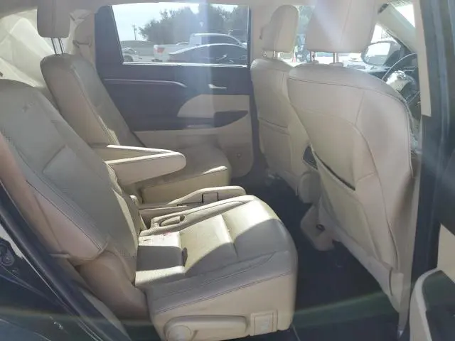 2016 TOYOTA HIGHLANDER LIMITED