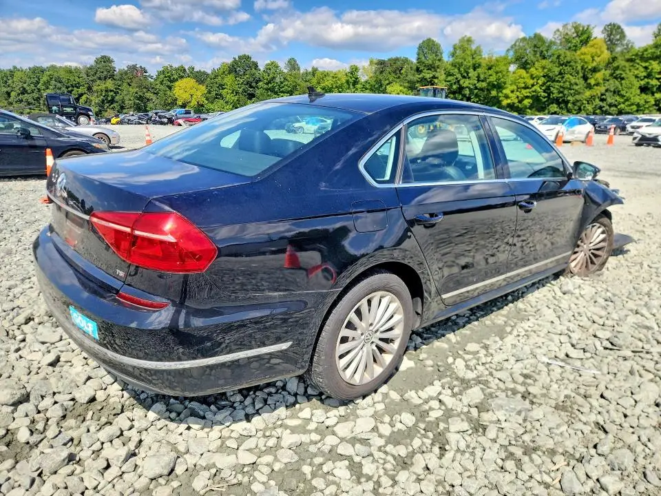 2016 VOLKSWAGEN PASSAT SE  