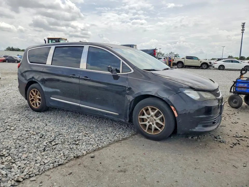 2017 CHRYSLER PACIFICA LX  
