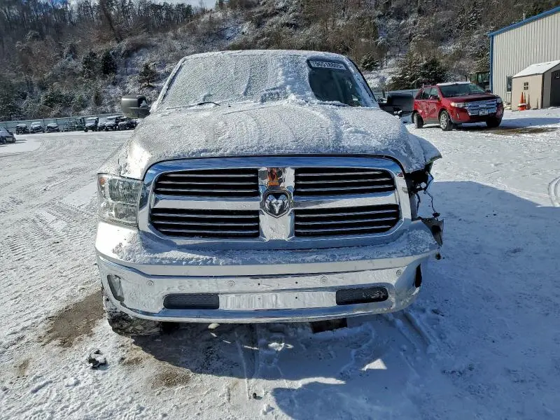 2016 RAM 1500 SLT  