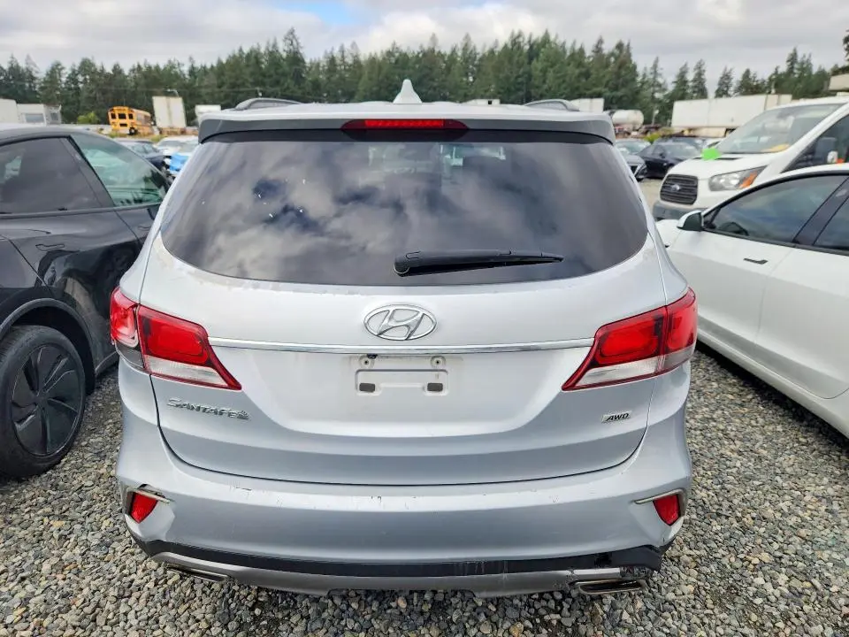 2017 HYUNDAI SANTA FE SE  