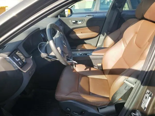 2021 VOLVO XC60 T6 MOMENTUM  