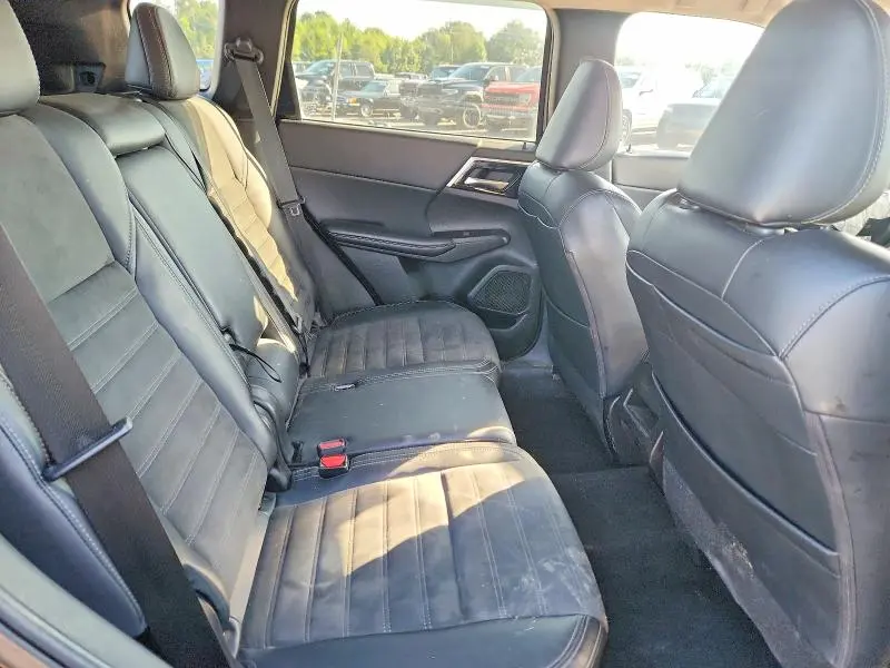 2024 MITSUBISHI OUTLANDER SE  