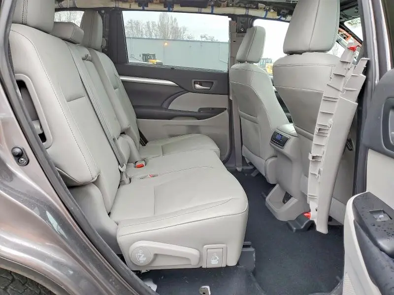 2017 TOYOTA HIGHLANDER XLE  