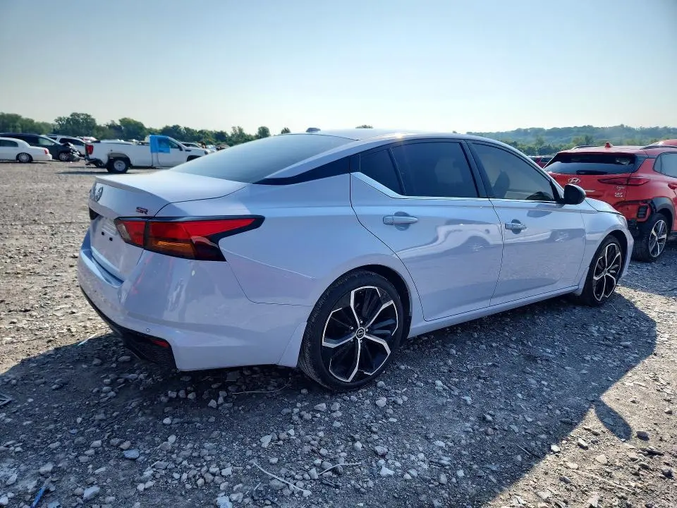 2024 NISSAN ALTIMA SR  