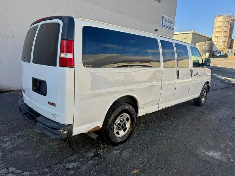 2015 GMC SAVANA G3500 LT  